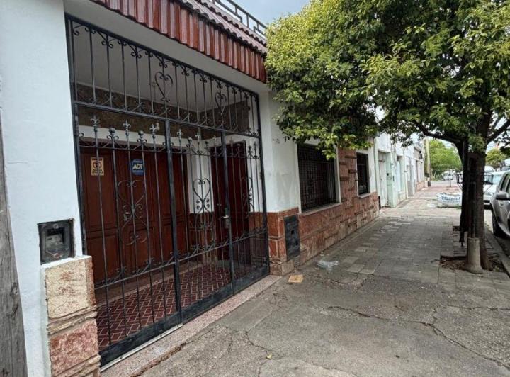 Casa · 150m² · 6 Ambientes · 1 Cochera