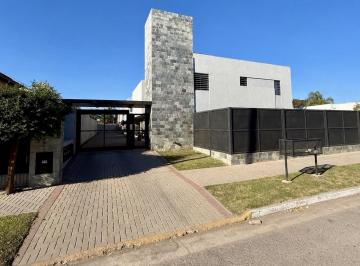 Casa · 104m² · 3 Ambientes · 1 Cochera · ¡Alquiler! Hermoso Dúplex en Tablada Park – 3 Dorm. | a 1 Cuadra de Dinosaurio Mall