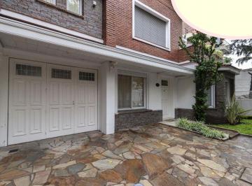 Casa de 5 ambientes, Quilmes · Chalet 2 Plantas en Centro Comercial Quilmes
