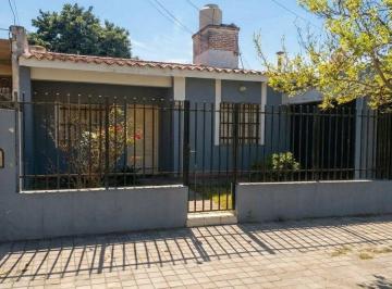 Casa de 6 ambientes, Córdoba · Venta Casa Res America 2 Dor, 2 Bñs, Gge X2, Patio Amplio