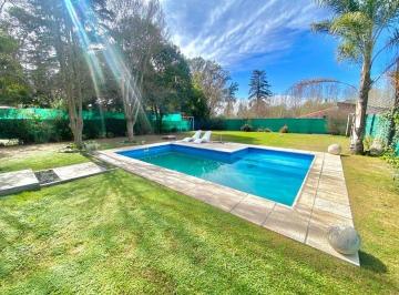Casa · 320m² · 6 Ambientes · 2 Cocheras · Casa en Venta en Housing en Villa Warcalde