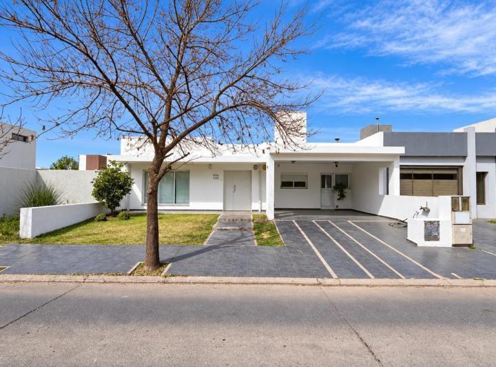 Casa · 165m² · 1 Ambiente