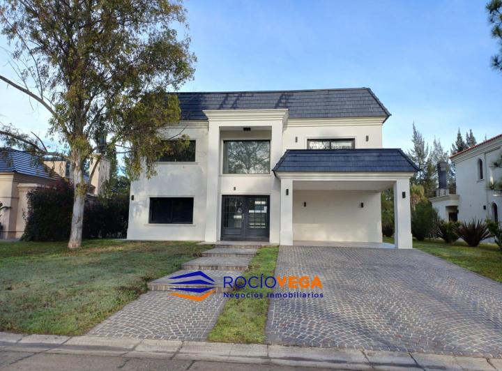 Casa · 350m² · 5 Ambientes · 3 Cocheras
