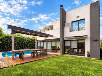 Casa · 330m² · 6 Ambientes · 4 Cocheras · Venta Casa Altos de Hudson II 5 Dorm. Piscina Financiación
