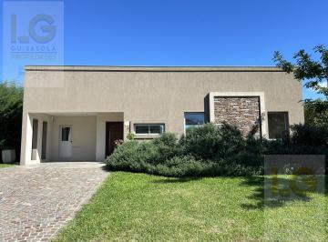 Casa · 180m² · 4 Ambientes · 4 Cocheras · Casa en Alquiler en Fincas de Hudson