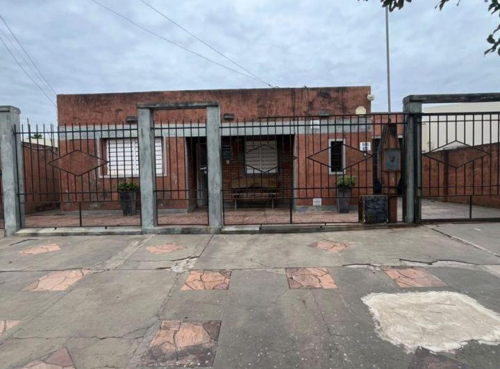 Casa · 294m² · 2 Ambientes · 2 Cocheras