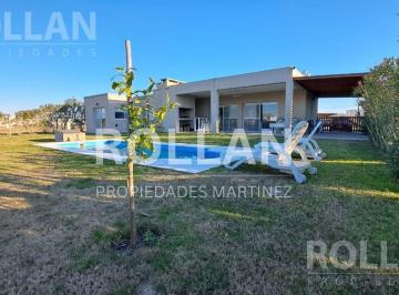 Casa · 136m² · 4 Ambientes · 2 Cocheras · Barrio El Ensueño, Casa en Una Planta 3 Dorm., Hermoso Jardín con Pileta