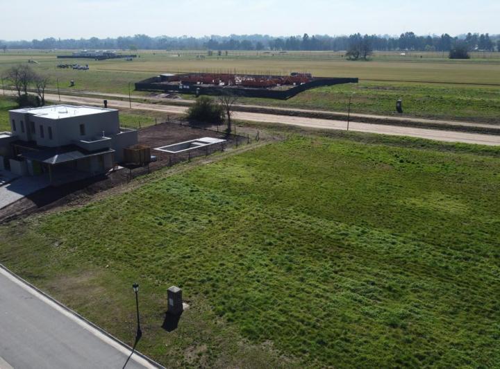 Terreno · 1216m²