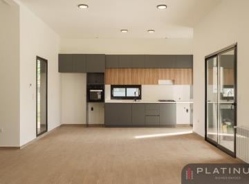 Casa · 198m² · 4 Ambientes · 2 Cocheras · Casa en Venta de 3 Dorm. con Cochera - Siete Soles Alqarias