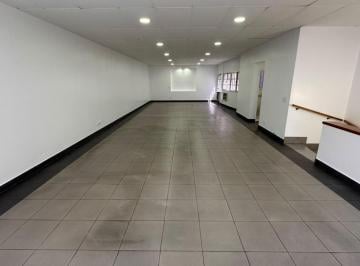 Oficina comercial · 180m² · Alquiler Depósito con Oficinas en Flores