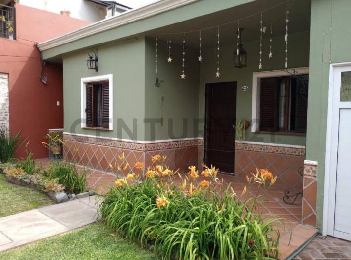 Casa · 250m² · 4 Ambientes · 2 Cocheras