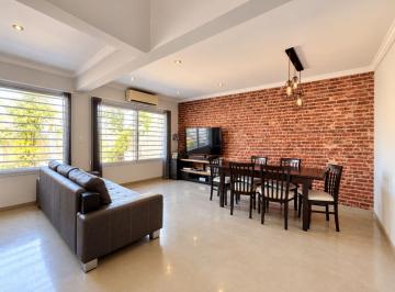 Casa · 136m² · 4 Ambientes · 2 Cocheras · Casa en Venta 4 Amb Lomas de Zamora - Apta Credito
