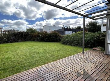 Casa · 162m² · 3 Dormitorios · 4 Cocheras · Gran Oportunidad Fincas de Hudson
