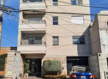 Departamento de 2 ambientes, Lomas de Zamora · Buen Dto. de 2 Amb. con Balcón - Ubicado a Sólo 1/2 Cuadra de Av H. Yrigoyen