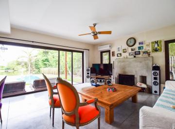 Casa · 200m² · 4 Ambientes · 4 Cocheras · Casa en Alquiler con Muebles en Las Glorietas, Nordelta