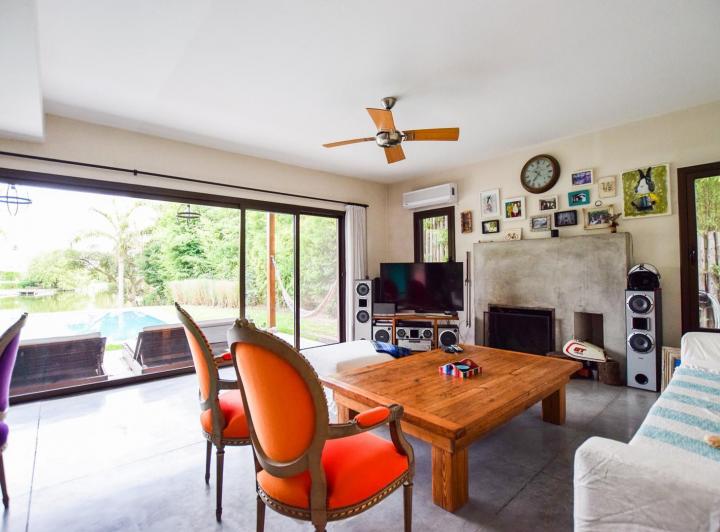 Casa · 200m² · 4 Ambientes · 4 Cocheras