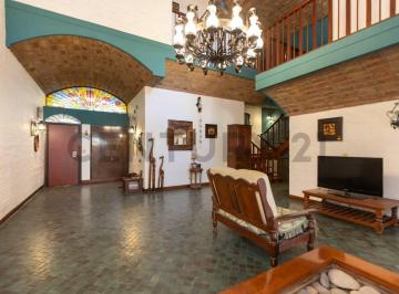 Casa · 329m² · 6 Ambientes · 3 Cocheras · Casa de Categoría | Arquitectura Neocolonial – Mediterránea | Centro de San Mart