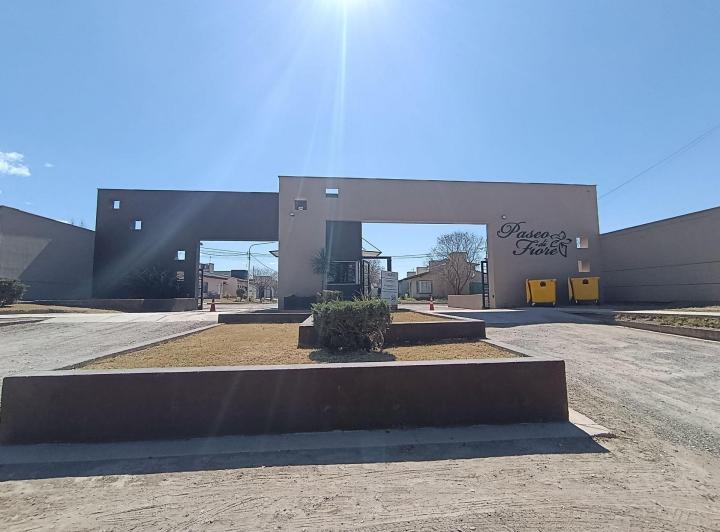 Casa · 229m² · 6 Ambientes · 2 Cocheras