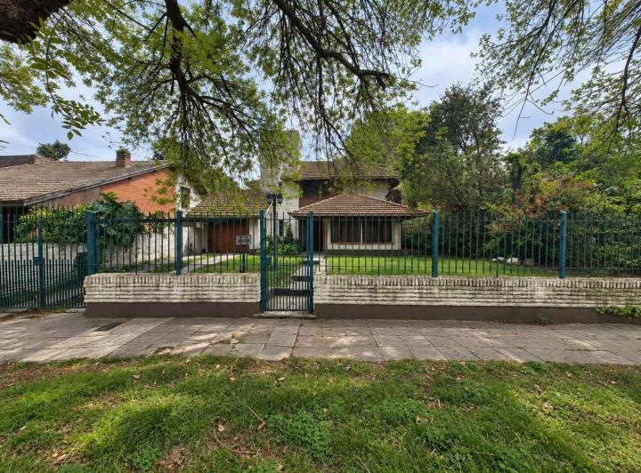 Casa · 182m² · 5 Ambientes · 1 Cochera