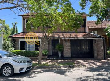Casa de 5 ambientes, San Fernando · Casa en Punta Chica - 3 Dorm - 5 Amb - Jardín y Pileta - 290 m²