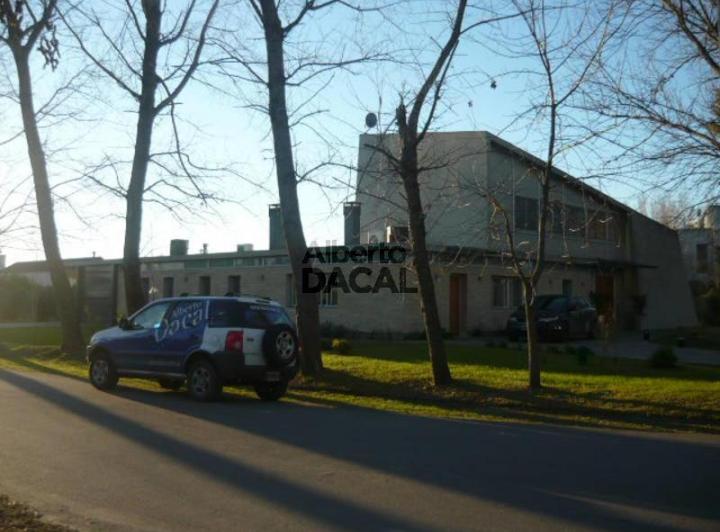 Casa · 300m² · 5 Ambientes · 1 Cochera