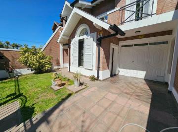 Casa · 200m² · 5 Ambientes · 3 Cocheras · Chalet en Venta Ituzaingo Norte