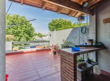 PH · 190m² · 5 Ambientes · 1 Cochera · Venta - Tríplex 5 Ambientes en Monte Castro - Entrada Independiente, Patio, Quincho, Terraza y Parrilla