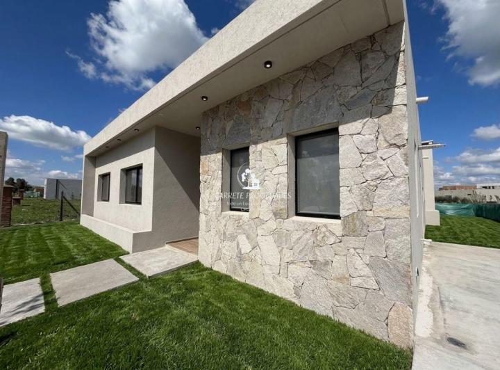 Casa · 150m² · 5 Ambientes · 3 Cocheras
