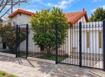 Casa · 150m² · 4 Ambientes · 2 Cocheras · Casa en Venta Sexta Sección Apto Crédito Hipotecario.