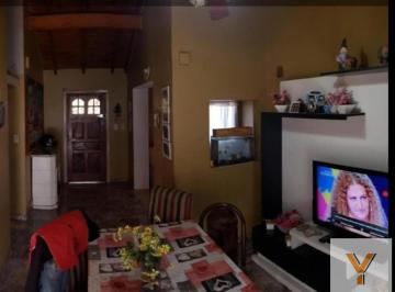 Casa · 90m² · 6 Ambientes · Casa en Venta - 3 Dorm. 2 Baños - 201 m - Lomas de Zamora (Partido)