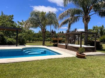 Quinta vacacional · 80m² · 2 Dormitorios · Venta Quinta en Los Robles Carlos Keen con Pileta