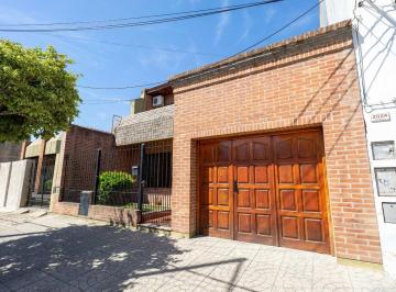 Casa · 191m² · 5 Ambientes · 1 Cochera · Casa 5 Amb Venta Gerli Avellaneda Apto Crédito