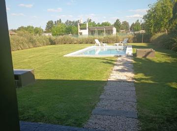 Casa · 80m² · 3 Ambientes · 1 Cochera · Casa en Venta en Brandsen con Pileta