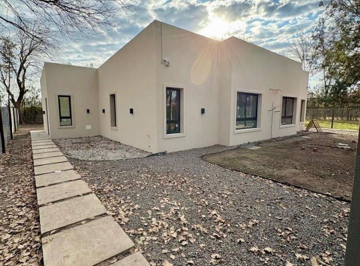 Casa · 85m² · 3 Ambientes · 1 Cochera