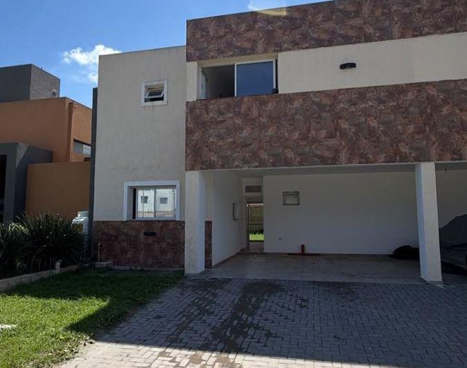Casa · 180m² · 4 Ambientes · 1 Cochera