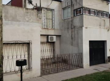 Casa de 7 ambientes, Quilmes · Casa en Venta Tipo Duplex con Amplia Cochera en Solano Centro