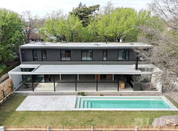 Casa · 268m² · 5 Ambientes · 2 Cocheras · Casa en Venta a Estrenar en Las Lomas de San Isidro con 3 Dorm. en Suite