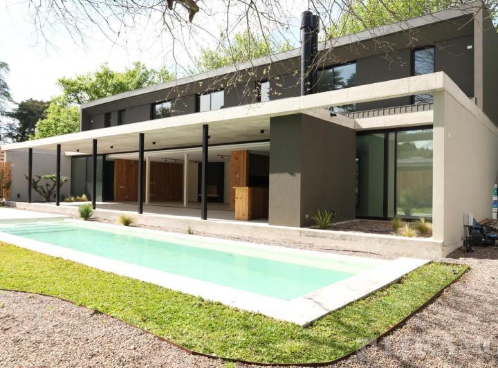 Casa · 268m² · 5 Ambientes · 2 Cocheras
