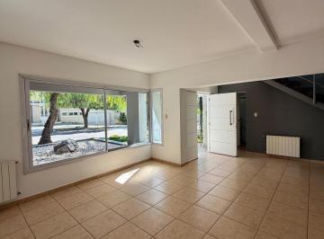 Casa · 210m² · 4 Dormitorios · 1 Cochera · Openhouse Alquila Hermosa Casa en Prestigioso Barrio Dalvian