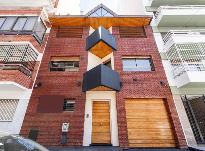 Casa · 300m² · 6 Ambientes · 3 Cocheras
