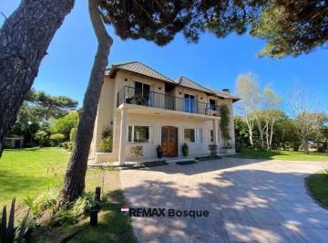 Casa · 180m² · 5 Ambientes · Casa en Alquiler Temporario Pinamar 5 Ambientes