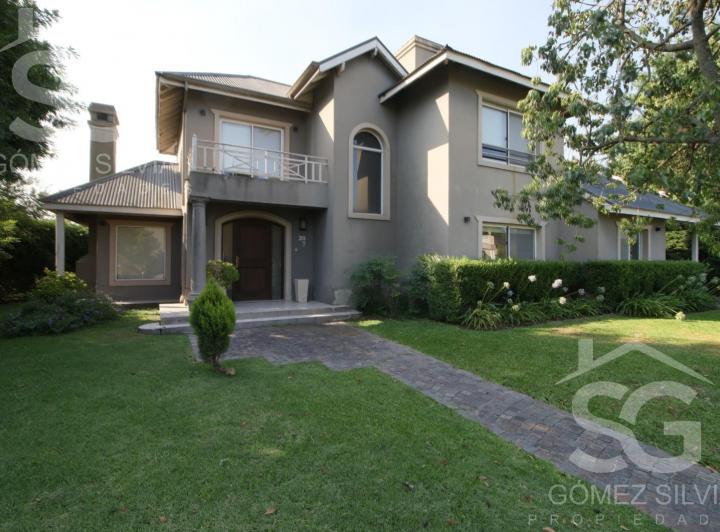 Casa · 234m² · 5 Ambientes · 3 Cocheras