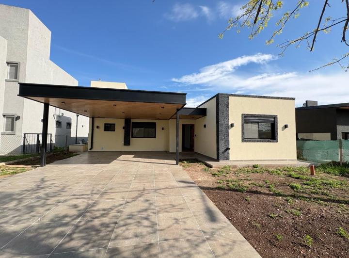 Casa · 122m² · 5 Ambientes · 2 Cocheras