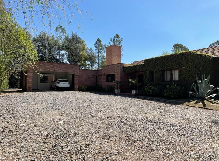 Casa · 350m² · 3 Ambientes · 2 Cocheras