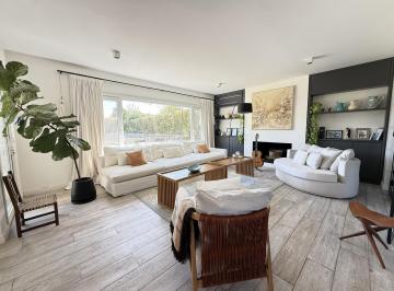 Casa · 256m² · 5 Ambientes · 5 Cocheras · Impecable Casa en Talar del Lago 2 Lote Central