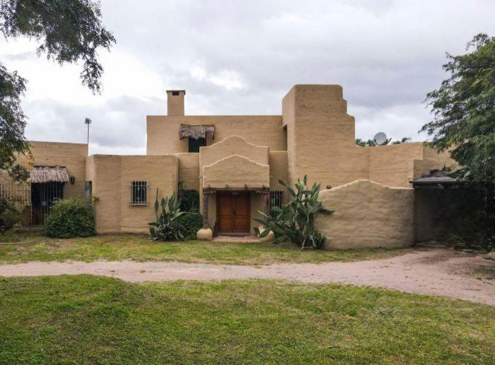 Casa · 450m² · 3 Ambientes · 2 Cocheras