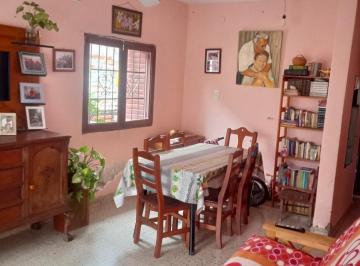 Casa · 150m² · 4 Ambientes · 1 Cochera · Venta | Casa en B° Ciudad de Nieva