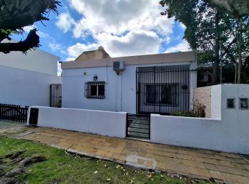 Casa · 79m² · 3 Ambientes · Ver Videos! Venta Casa 3 Amb Fondo Libre