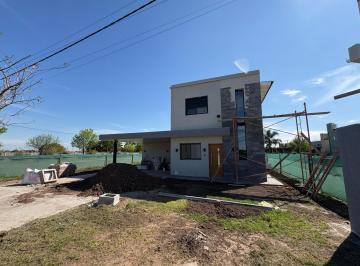 Casa · 132m² · 4 Ambientes · 2 Cocheras · Casa en Las Casuarinas
