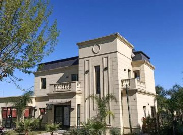 Casa · 280m² · 6 Ambientes · 2 Cocheras · Casa en Venta Estilo Francés 6 Ambientes